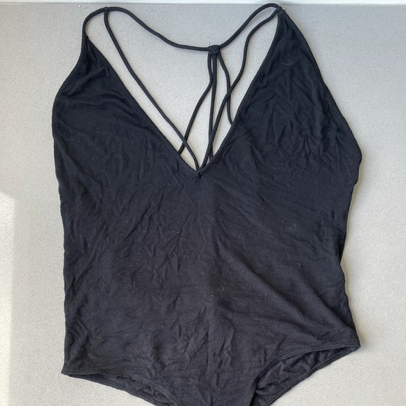 Black backless / strapy bodysuit 🖤 - Picture 4 of 6